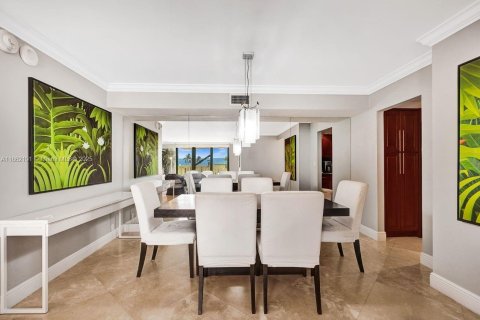 Condo in Key Biscayne, Florida, 2 bedrooms  № 1889789 - photo 13