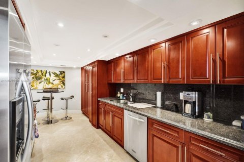 Condo in Key Biscayne, Florida, 2 bedrooms  № 1889789 - photo 18