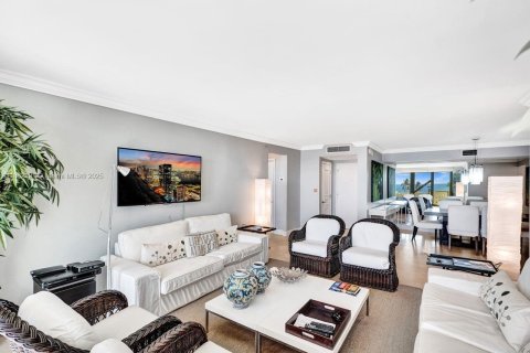Condo in Key Biscayne, Florida, 2 bedrooms  № 1889789 - photo 11