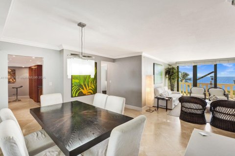 Condo in Key Biscayne, Florida, 2 bedrooms  № 1889789 - photo 9