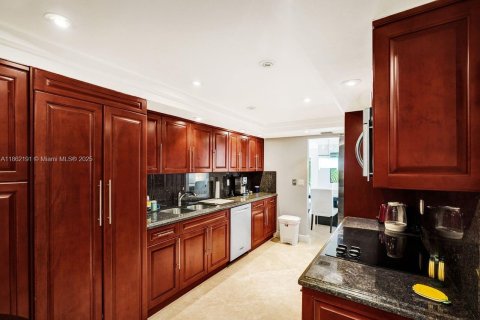 Condo in Key Biscayne, Florida, 2 bedrooms  № 1889789 - photo 16