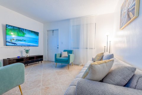 Immobilier commercial à vendre à Miami, Floride № 1959272 - photo 18