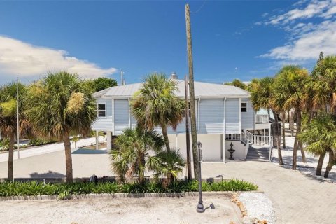 House in Englewood, Florida 4 bedrooms, 160.16 sq.m. № 2267420