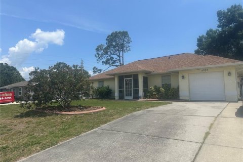 House in North Port, Florida 2 bedrooms, 108.88 sq.m. № 1750122 - photo 4