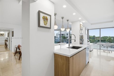 Купить кондоминиум в Майами-Бич, Флорида 2 спальни, 152.82м2, № 1966077 - фото 11