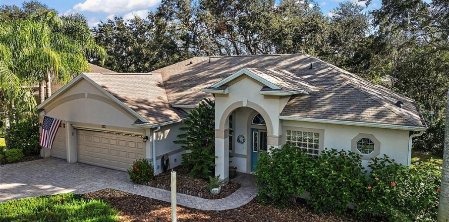 House in Leesburg, Florida 2 bedrooms, 222.97 sq.m. № 1435877