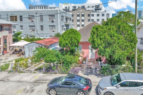 Casa en venta en Miami, Florida, 3 dormitorios, 145.67 m2 № 1921329 - foto 1