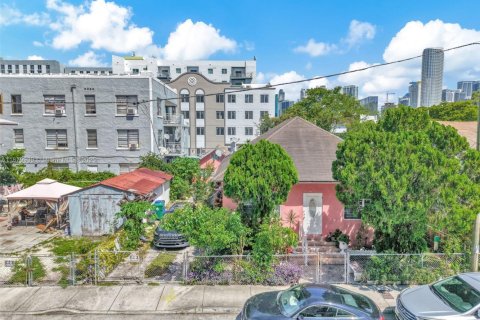 Casa en venta en Miami, Florida, 3 dormitorios, 145.67 m2 № 1921329 - foto 11