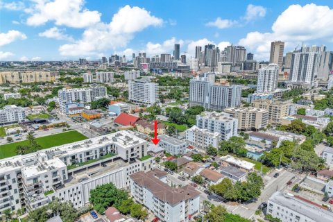 Casa en venta en Miami, Florida, 3 dormitorios, 145.67 m2 № 1921329 - foto 13