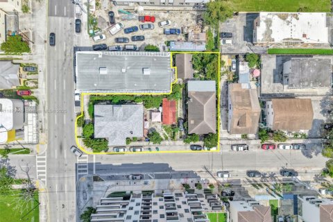 Casa en venta en Miami, Florida, 3 dormitorios, 145.67 m2 № 1921329 - foto 2