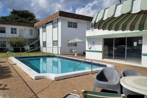 Condominio en alquiler en Hollywood, Florida, 1 dormitorio, 53.51 m2 № 1207995 - foto 1