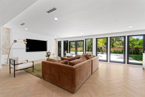 House in Palmetto Bay, Florida 4 bedrooms, 285.49 sq.m. № 1806456 - photo 11