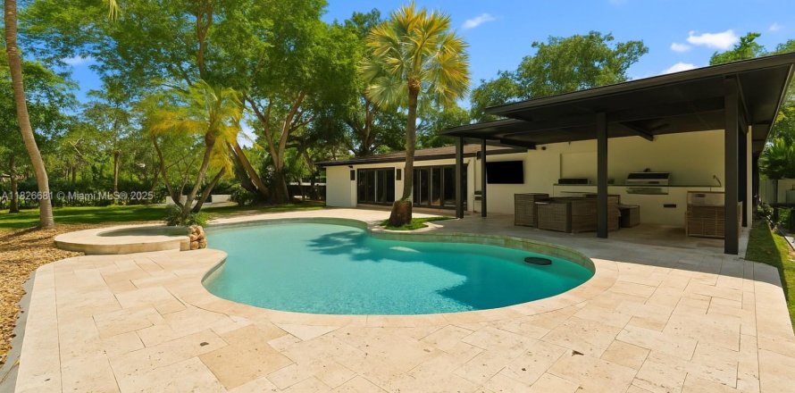 House in Palmetto Bay, Florida 4 bedrooms, 285.49 sq.m. № 1806456