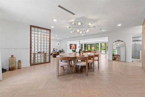 House in Palmetto Bay, Florida 4 bedrooms, 285.49 sq.m. № 1806456 - photo 10