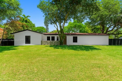 House in Palmetto Bay, Florida 4 bedrooms, 285.49 sq.m. № 1806456 - photo 3