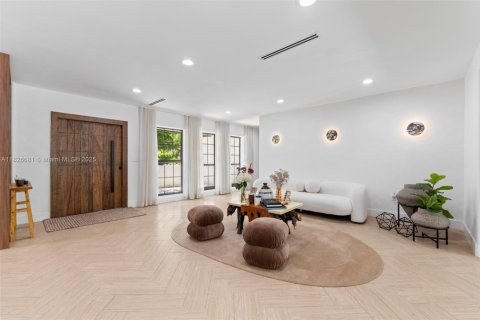House in Palmetto Bay, Florida 4 bedrooms, 285.49 sq.m. № 1806456 - photo 6