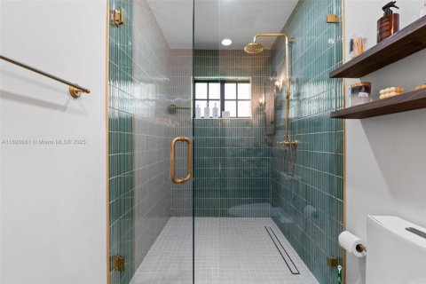 House in Palmetto Bay, Florida 4 bedrooms, 285.49 sq.m. № 1806456 - photo 29