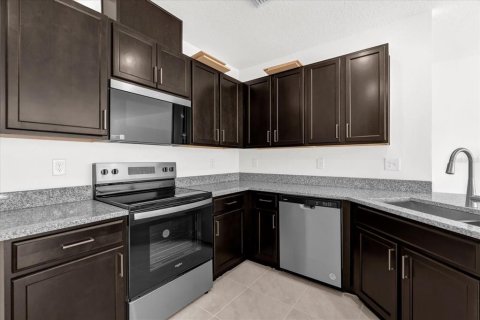 Townhouse in Lake Wales, Florida 3 bedrooms, 144.65 sq.m. № 1557372 - photo 4