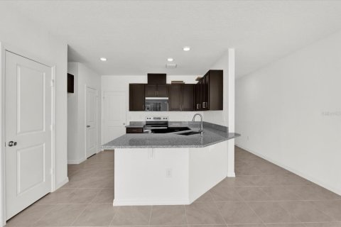 Townhouse in Lake Wales, Florida 3 bedrooms, 144.65 sq.m. № 1557372 - photo 3