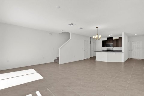 Townhouse in Lake Wales, Florida 3 bedrooms, 144.65 sq.m. № 1557372 - photo 2