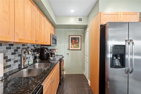Condo in Hallandale Beach, Florida, 1 bedroom  № 1922606 - photo 6