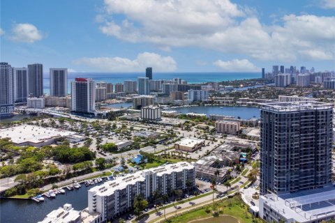 Condo in Hallandale Beach, Florida, 1 bedroom  № 1922606 - photo 20