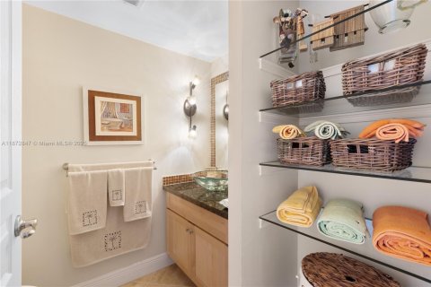 Condo in Hallandale Beach, Florida, 1 bedroom  № 1922606 - photo 9