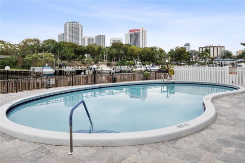 Condo in Hallandale Beach, Florida, 1 bedroom  № 1922606 - photo 21