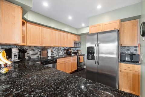 Condo in Hallandale Beach, Florida, 1 bedroom  № 1922606 - photo 7