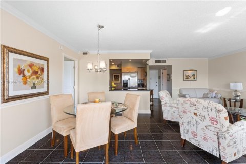 Condo in Hallandale Beach, Florida, 1 bedroom  № 1922606 - photo 11