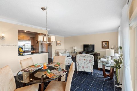 Condo in Hallandale Beach, Florida, 1 bedroom  № 1922606 - photo 10