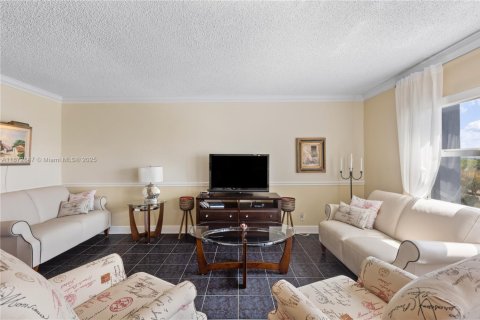 Condo in Hallandale Beach, Florida, 1 bedroom  № 1922606 - photo 4