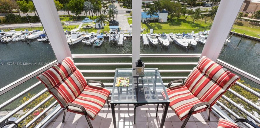 Condo in Hallandale Beach, Florida, 1 bedroom  № 1922606