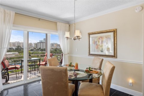 Condo in Hallandale Beach, Florida, 1 bedroom  № 1922606 - photo 3