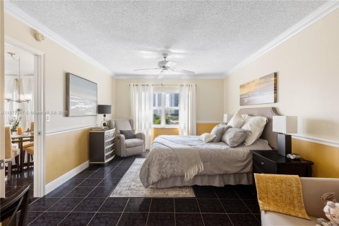 Condo in Hallandale Beach, Florida, 1 bedroom  № 1922606 - photo 13