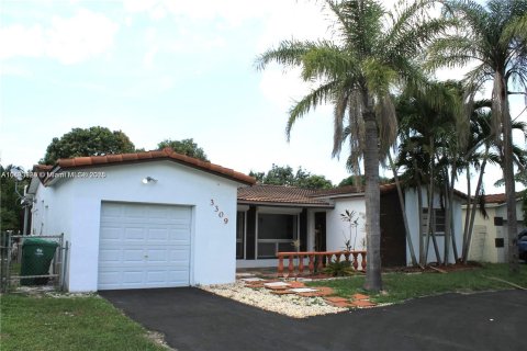 House in Miramar, Florida 4 bedrooms, 149.67 sq.m. № 1945499 - photo 26