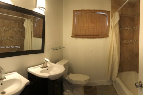 House in Miramar, Florida 4 bedrooms, 149.67 sq.m. № 1945499 - photo 17