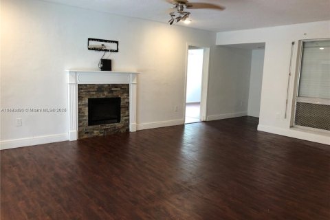 House in Miramar, Florida 4 bedrooms, 149.67 sq.m. № 1945499 - photo 7