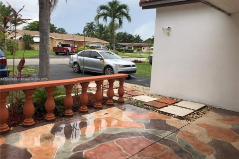 House in Miramar, Florida 4 bedrooms, 149.67 sq.m. № 1945499 - photo 25
