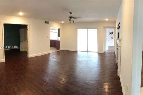 House in Miramar, Florida 4 bedrooms, 149.67 sq.m. № 1945499 - photo 9