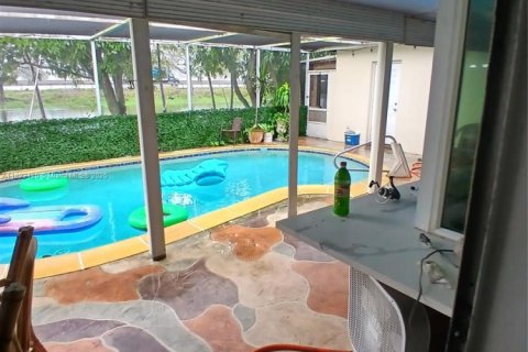 House in Miramar, Florida 4 bedrooms, 149.67 sq.m. № 1945499 - photo 2