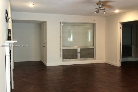 House in Miramar, Florida 4 bedrooms, 149.67 sq.m. № 1945499 - photo 24