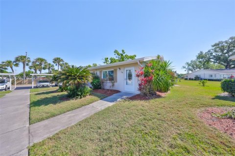 Condo in Sun City Center, Florida, 1 bedroom  № 1609611 - photo 5