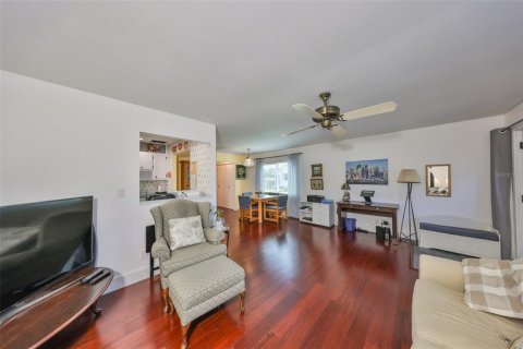 Condo in Sun City Center, Florida, 1 bedroom  № 1609611 - photo 9