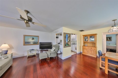 Condo in Sun City Center, Florida, 1 bedroom  № 1609611 - photo 10