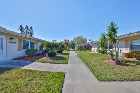 Condo in Sun City Center, Florida, 1 bedroom  № 1609611 - photo 4