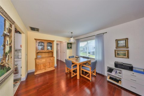 Condo in Sun City Center, Florida, 1 bedroom  № 1609611 - photo 18