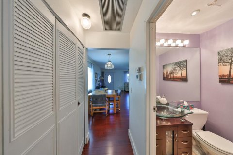 Condo in Sun City Center, Florida, 1 bedroom  № 1609611 - photo 26