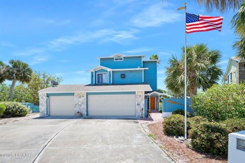 House in Ponce Inlet, Florida 2 bedrooms, 218.88 sq.m. № 1666761 - photo 1