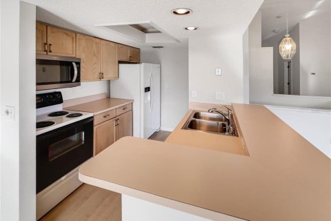 Townhouse in Dunedin, Florida 2 bedrooms, 103.49 sq.m. № 1538818 - photo 6